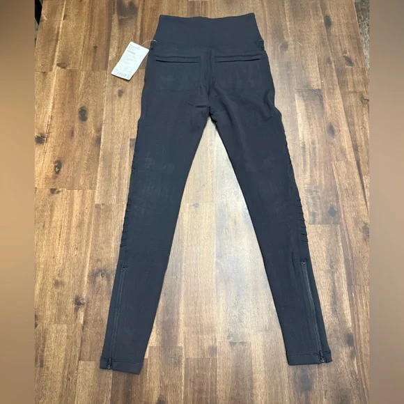 Athleta Women’s Black Leggings with Ribbed Detail - Picture 5 of 6